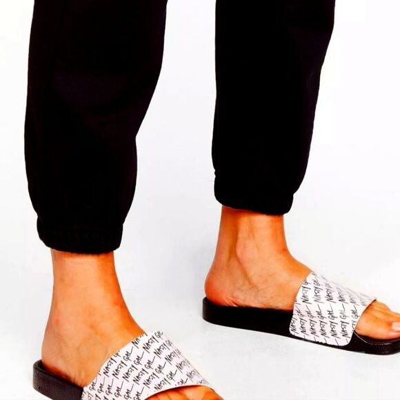 Nasty Gal Logo Slides - Picture 4 of 8